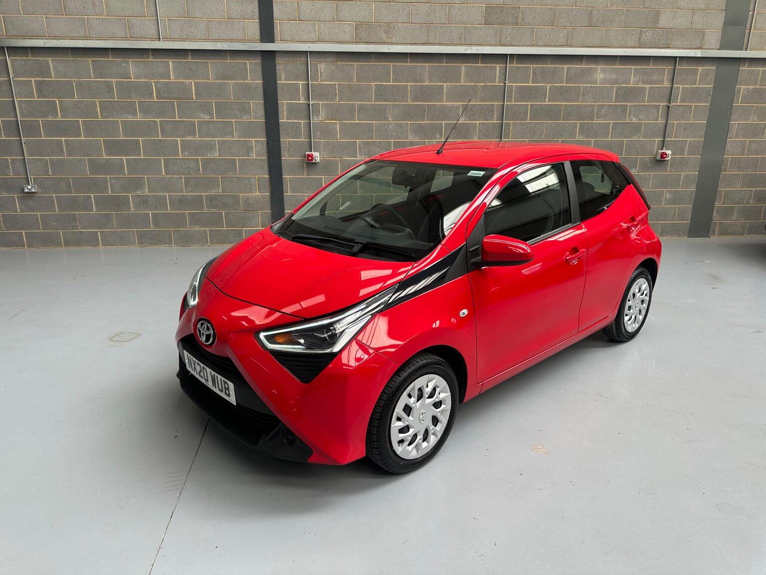2020 Toyota AYGO 1.0 VVT-i x-play Euro 6 5dr, exterior view 3